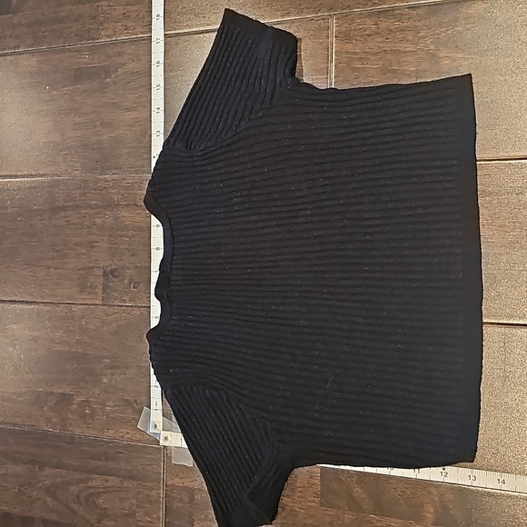 Cropped, v neck, ribbed, button up, short sleeve sweater - Picture 5 of 6